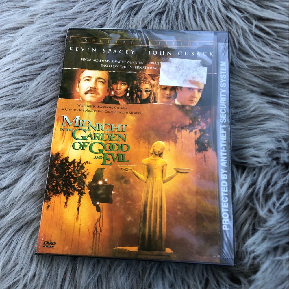 Midnight in garden of good and evil